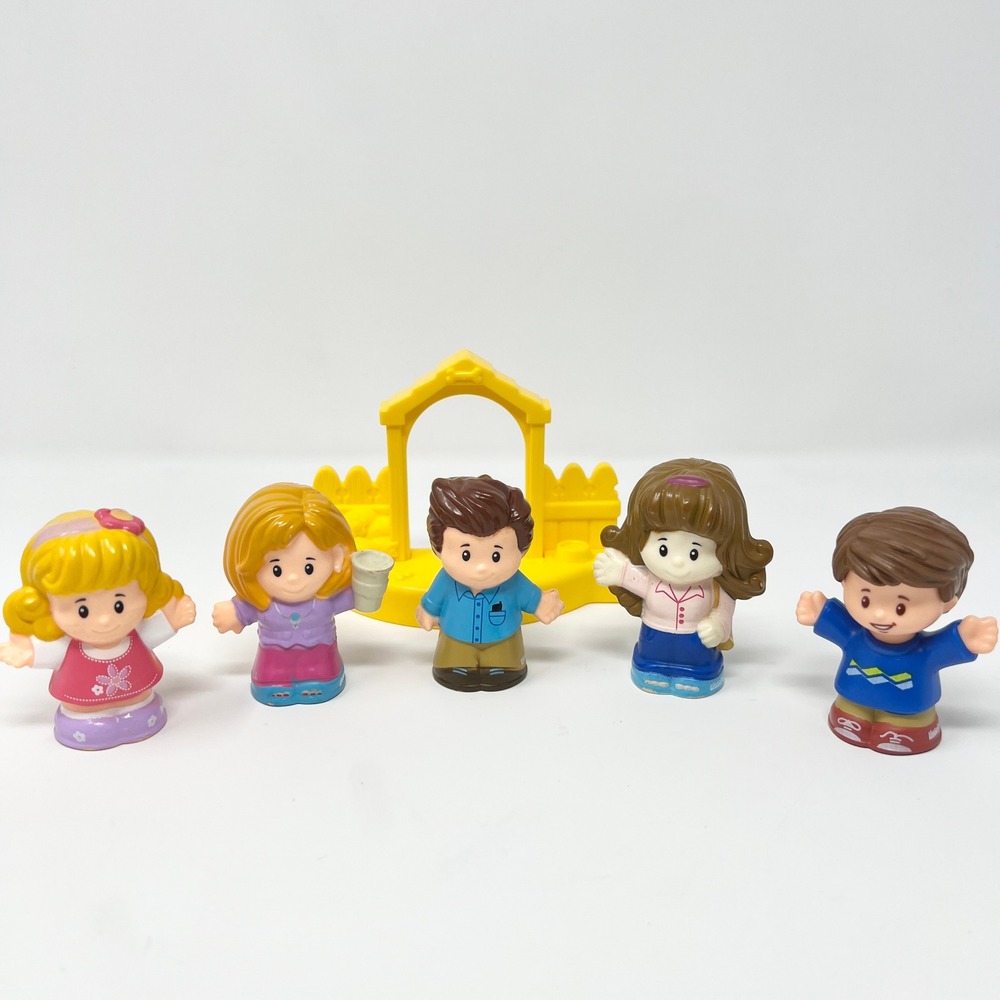 Fisher Price Little People Figures Set Mattel 2015 5 People and Yellow Gate